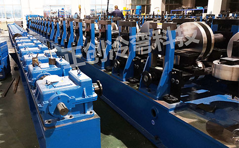 車廂板設(shè)備的特點和性能以及在市場的發(fā)展?fàn)顩r