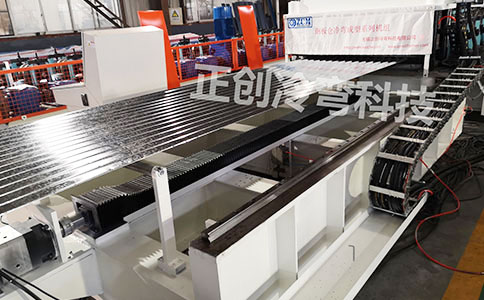 面對(duì)不同種類的汽車車廂板設(shè)備，企業(yè)怎么選購(gòu)呢